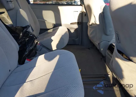 2011 Toyota Sienna Le V6 z USA, uszkodzony, nr VIN 5TDKK3DC2BS092155